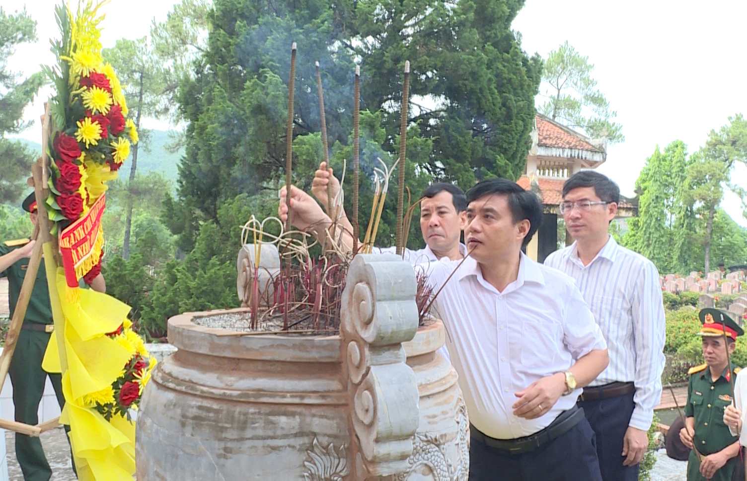 Anh-tin-bai